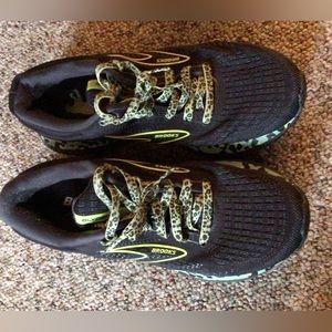 Brooks training shoes size 8.5